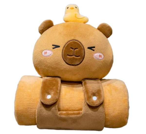 Capybara Flanelldecke mit Plüschkissen zusammengerollt