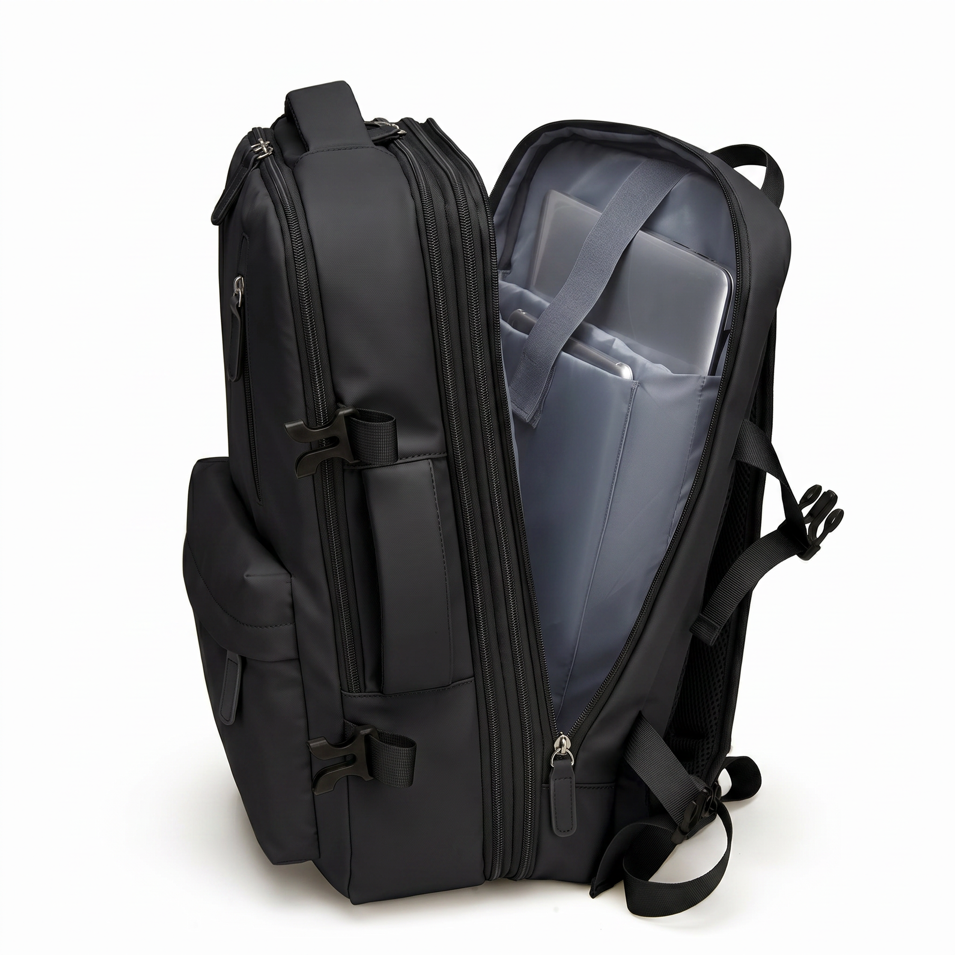 Kabinenrucksack – gepolstertes Laptopfach geöffnet mit Laptop