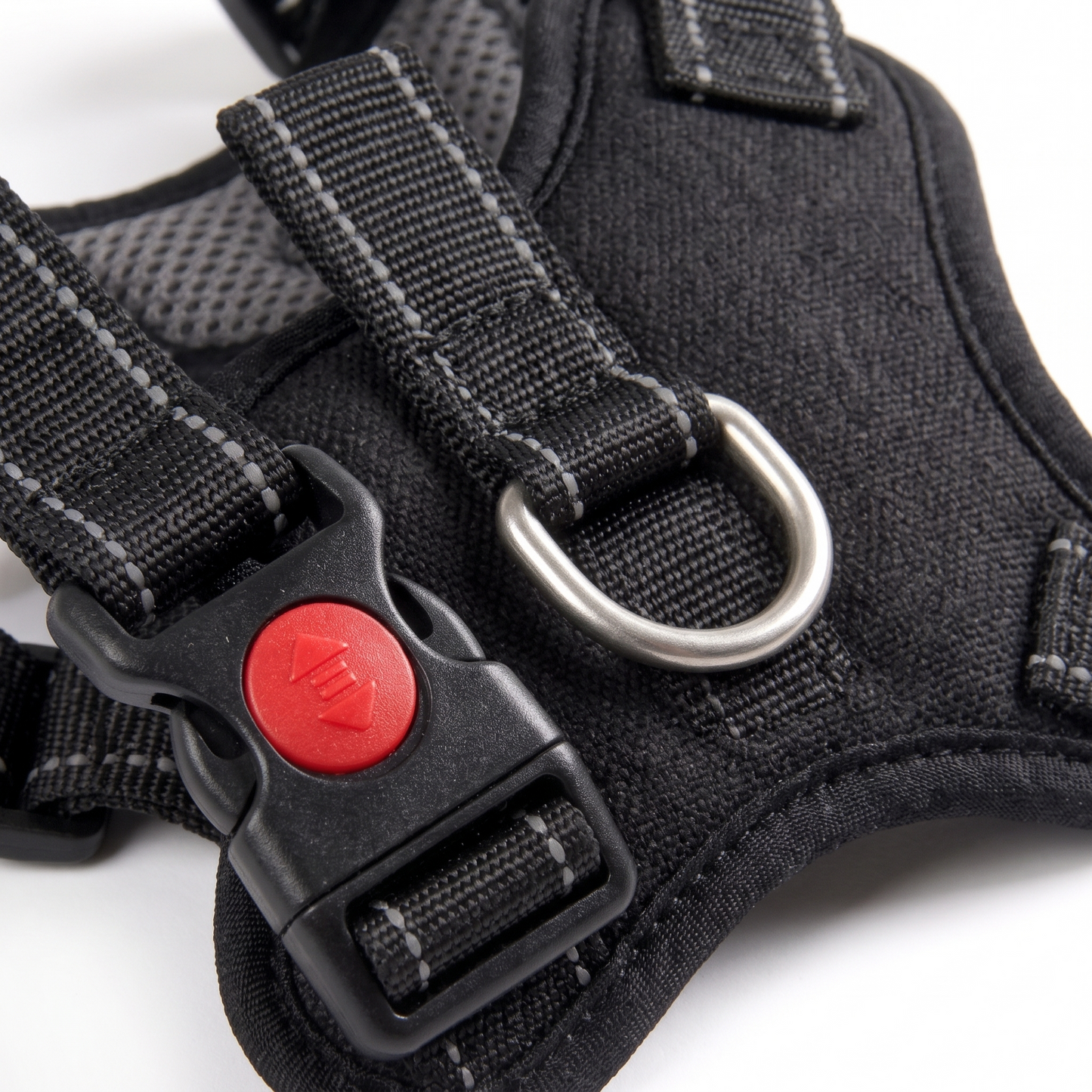 Detail: Sicherheits-Steckschnalle, reflektierende Naht und Metall-D-Ring