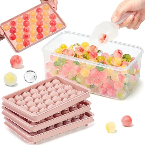 Set mit drei rosa Silikon Eiswürfelformen und Behälter